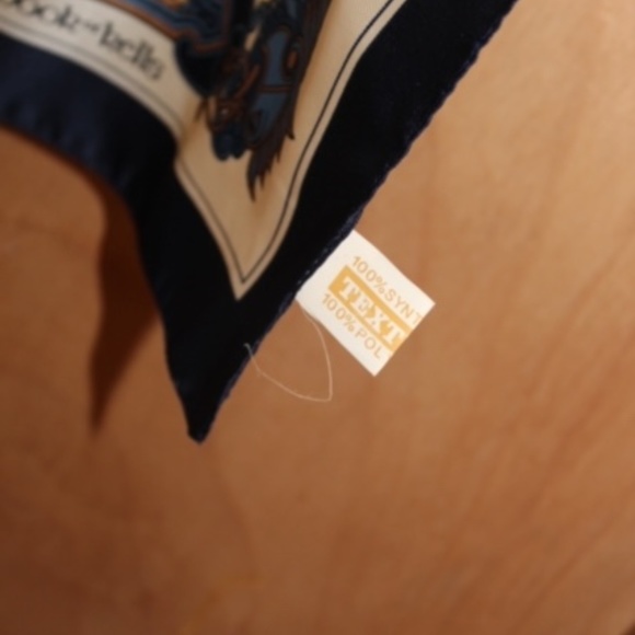 Inspired by the book of kells Scarf - Picture 4 of 4